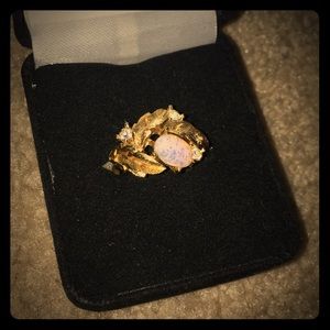Avon leaf ring with stones
